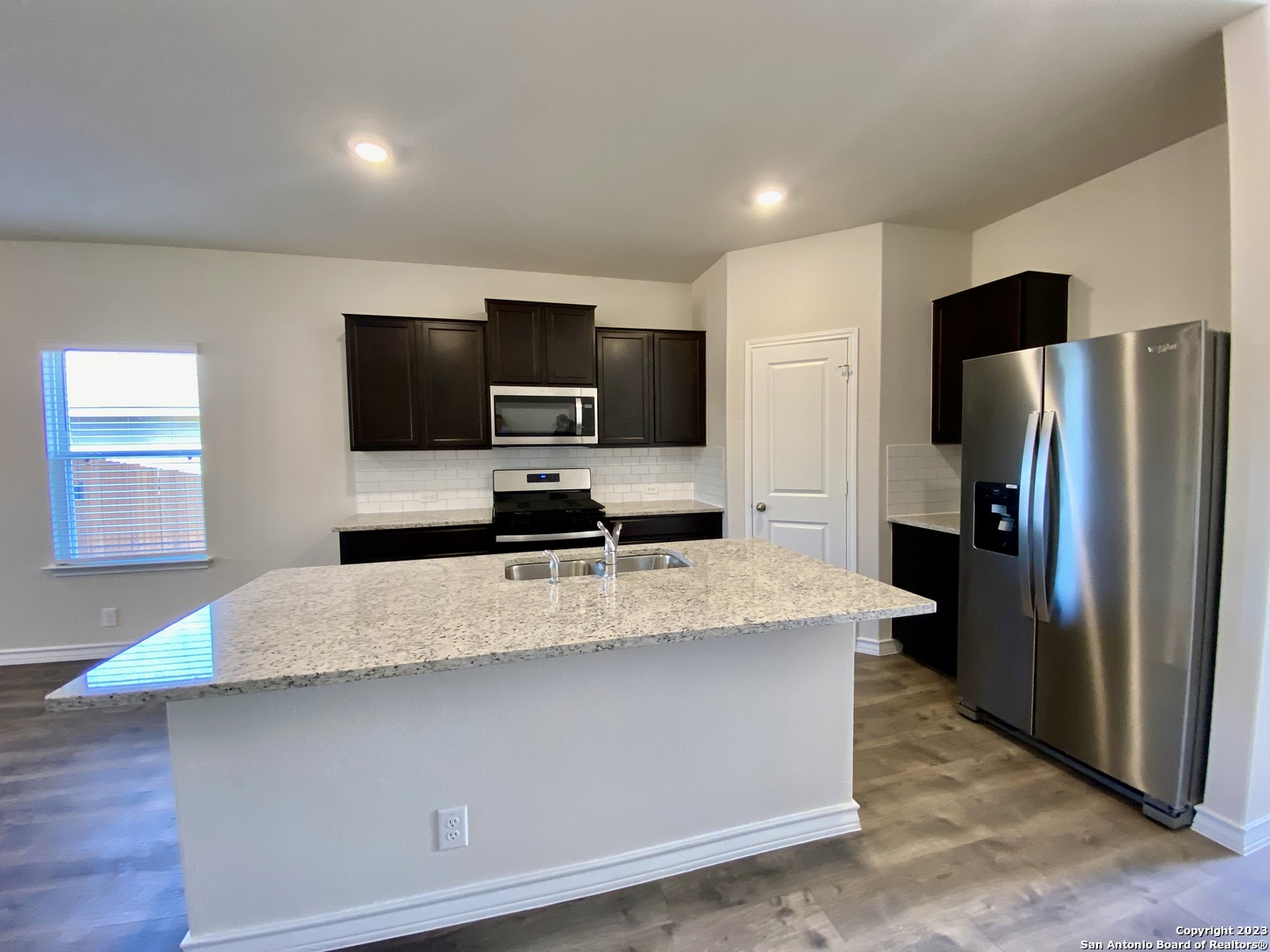 property viewer photo 5