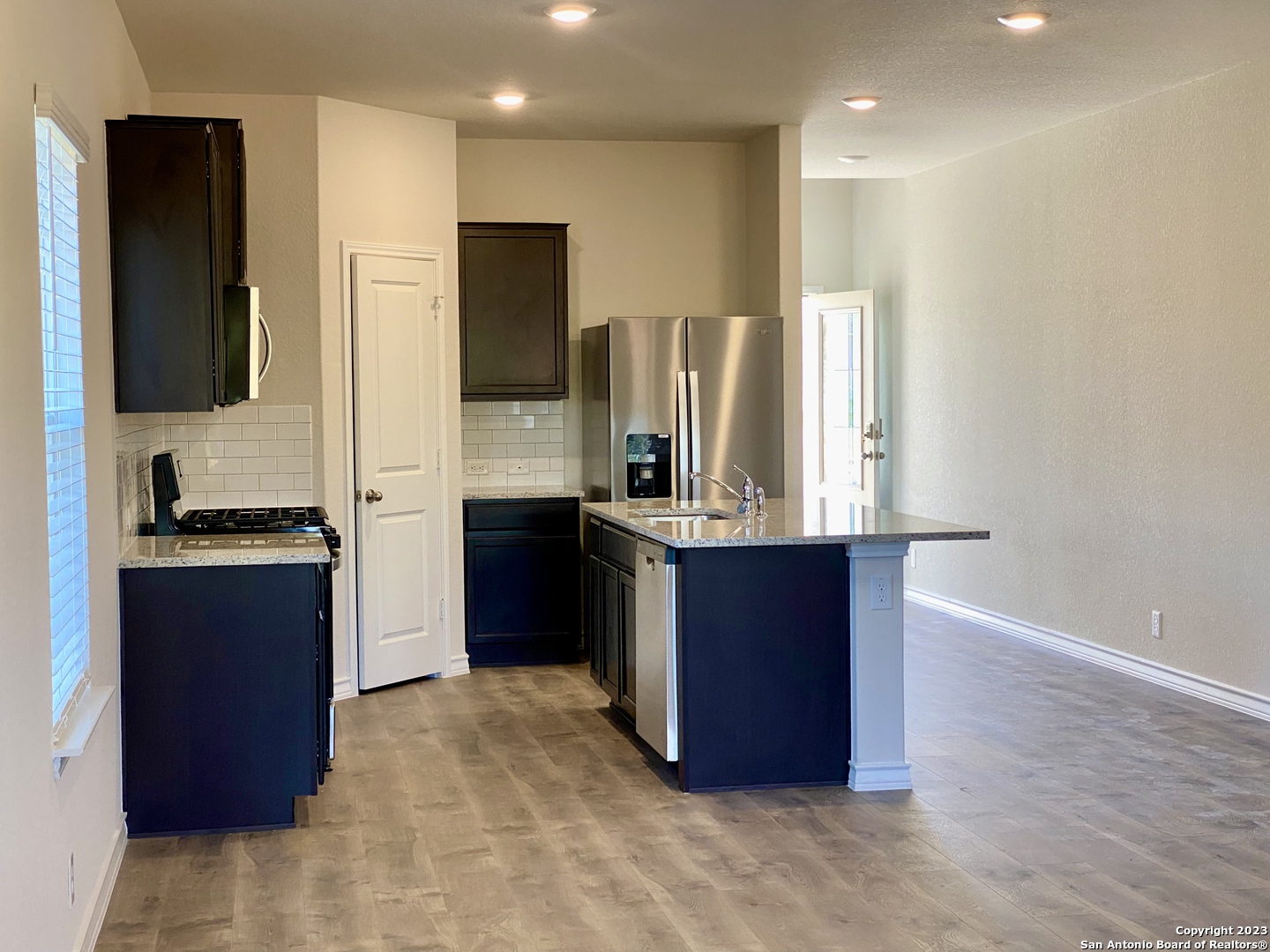 property viewer photo 6