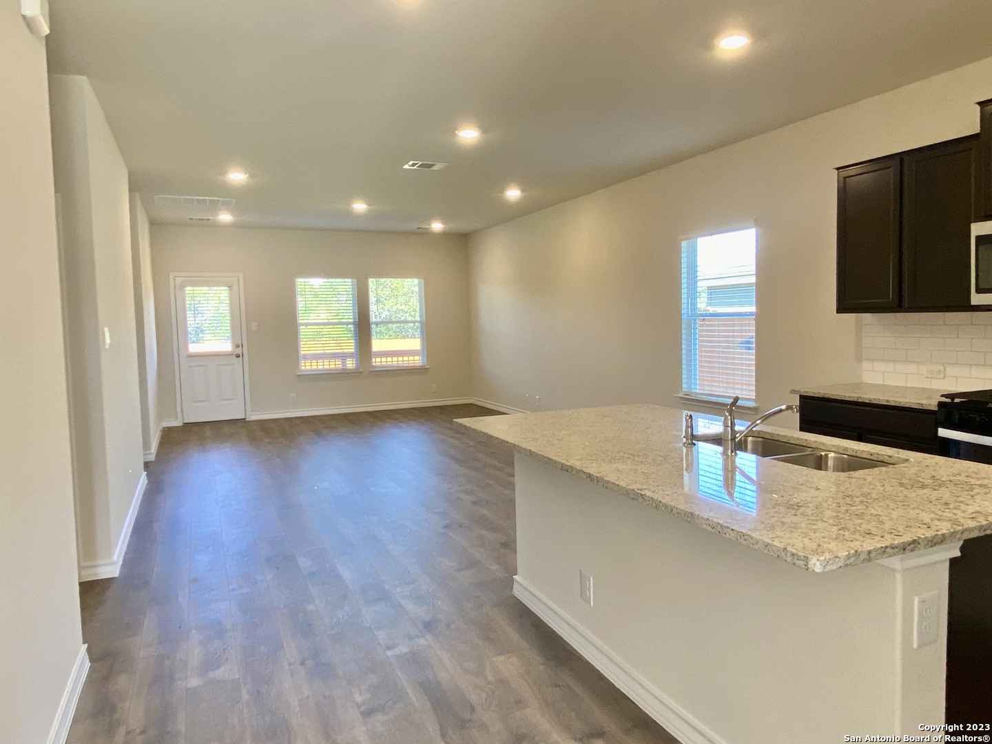 property viewer photo 7