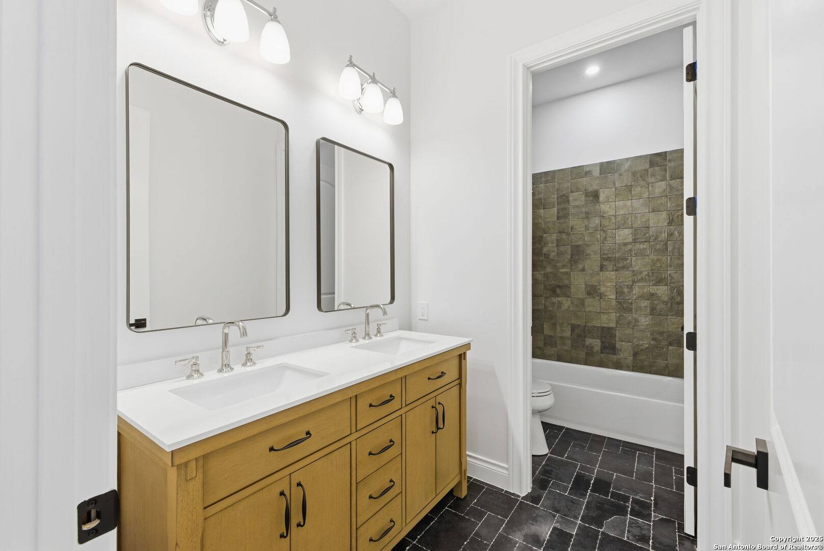 property viewer photo 47