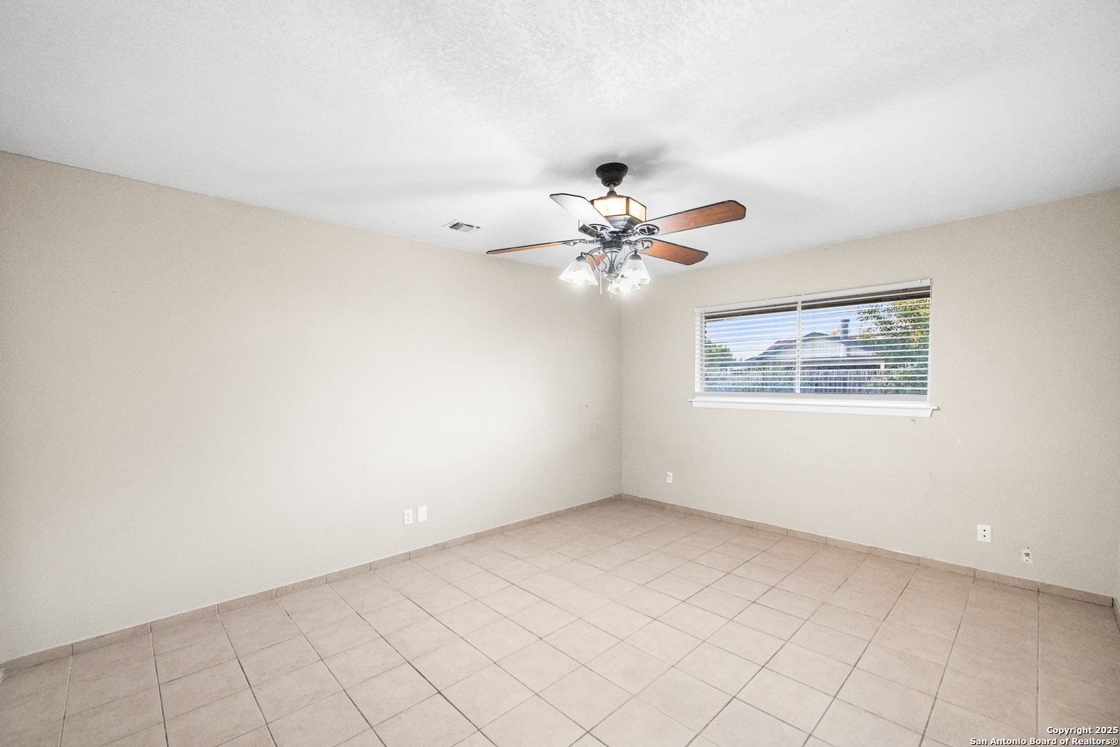 property viewer photo 19