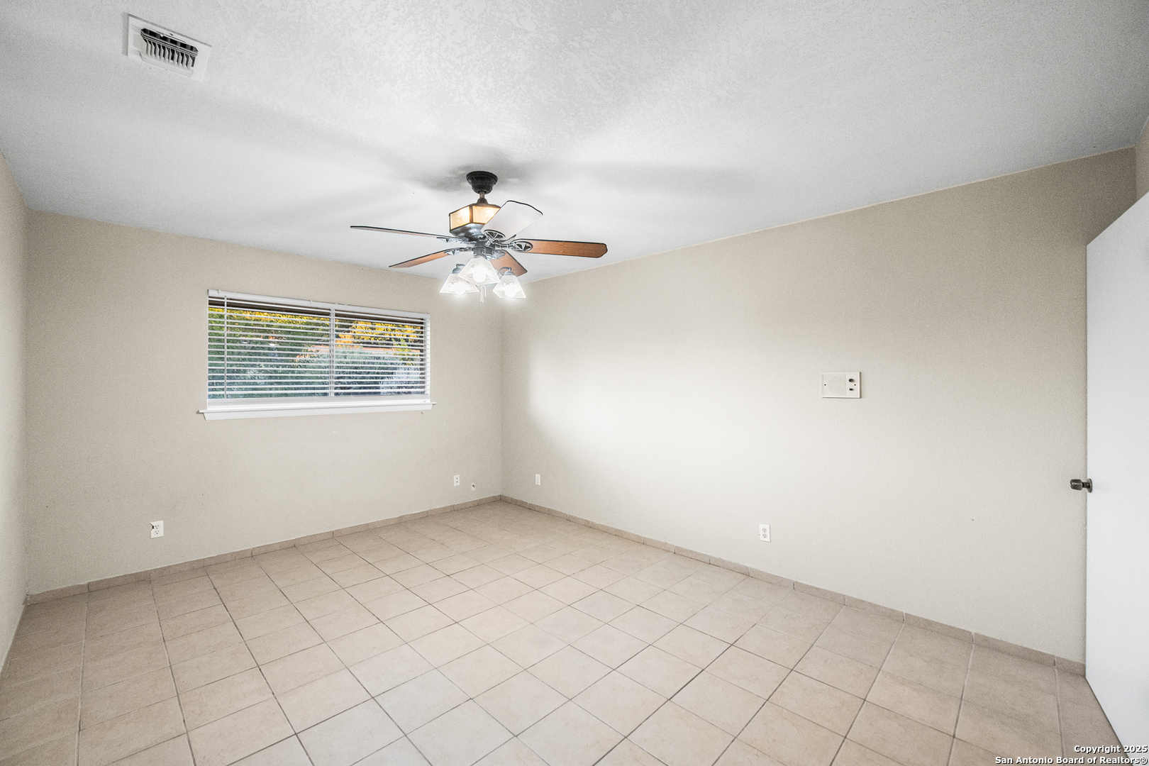 property viewer photo 20