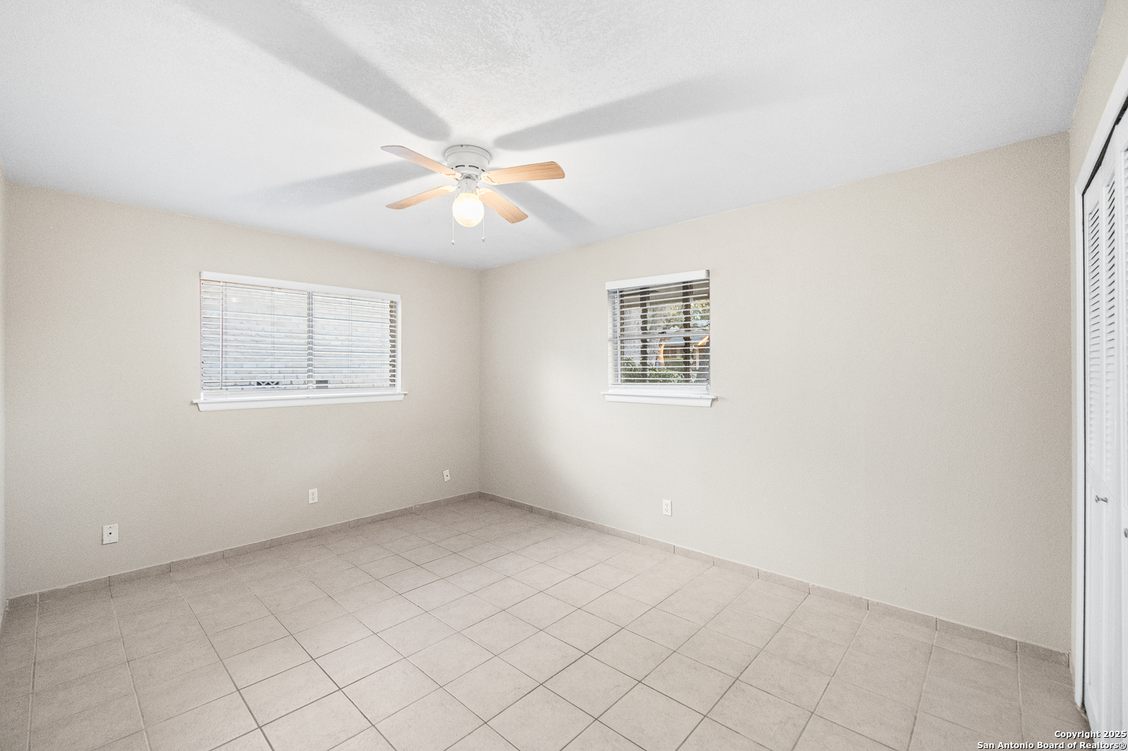 property viewer photo 27