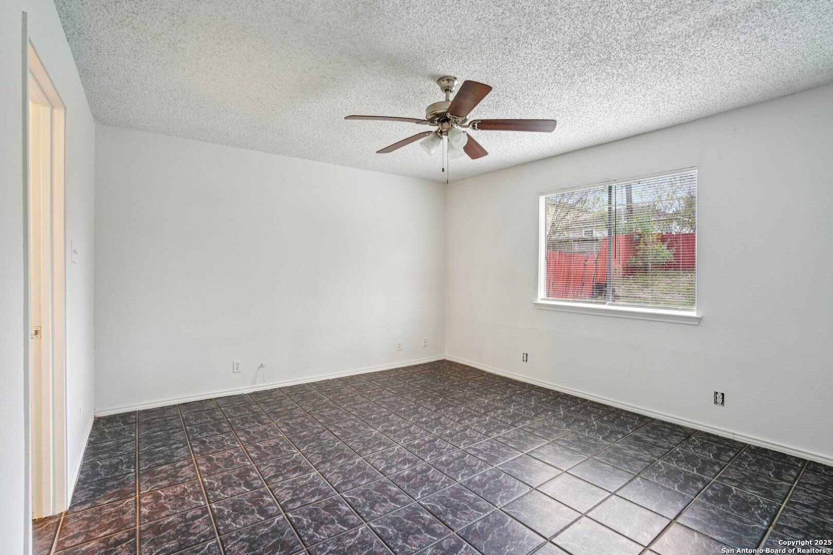 property viewer photo 19