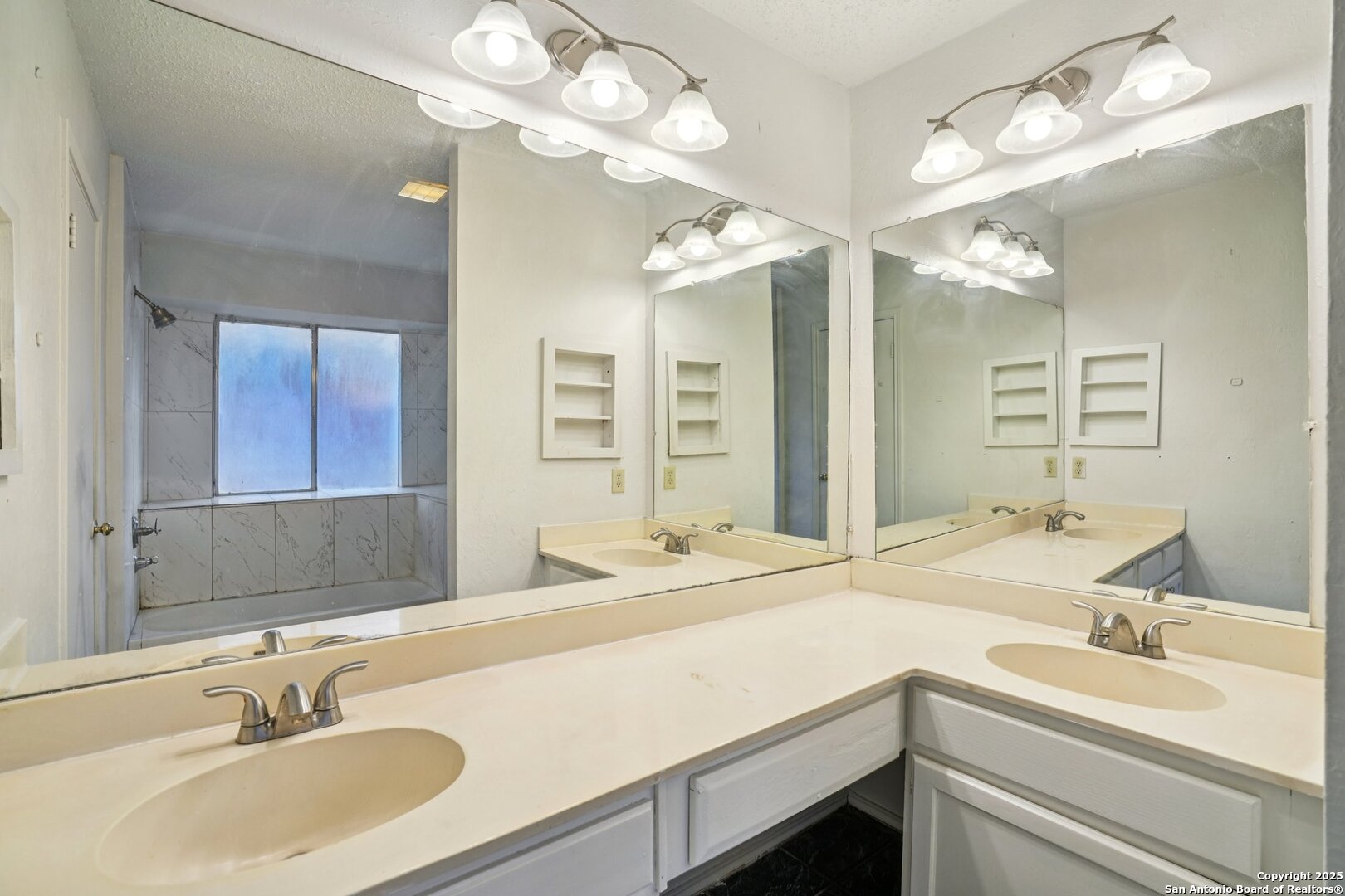 property viewer photo 24