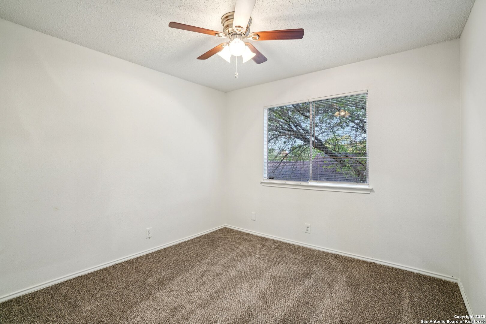 property viewer photo 31