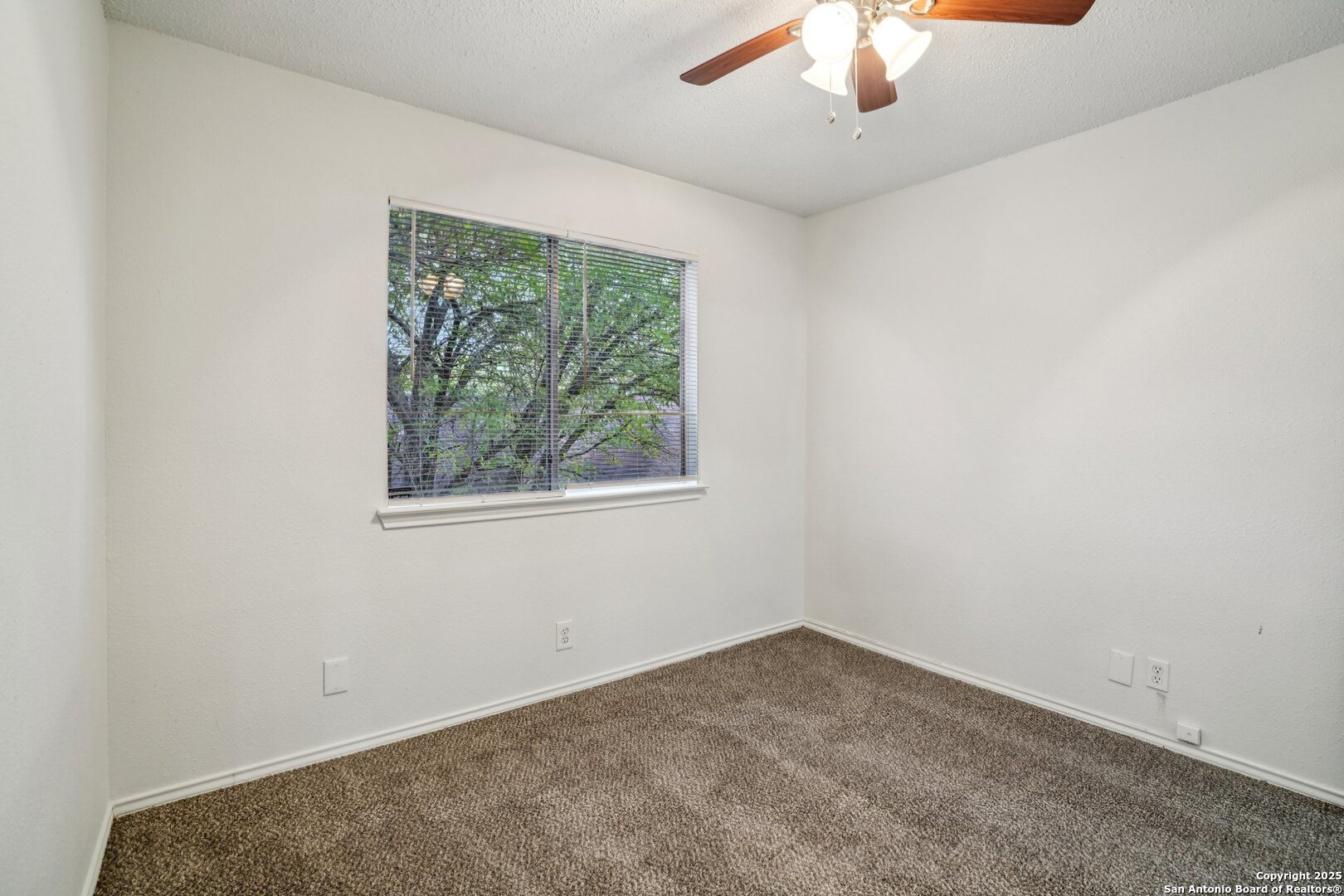 property viewer photo 35