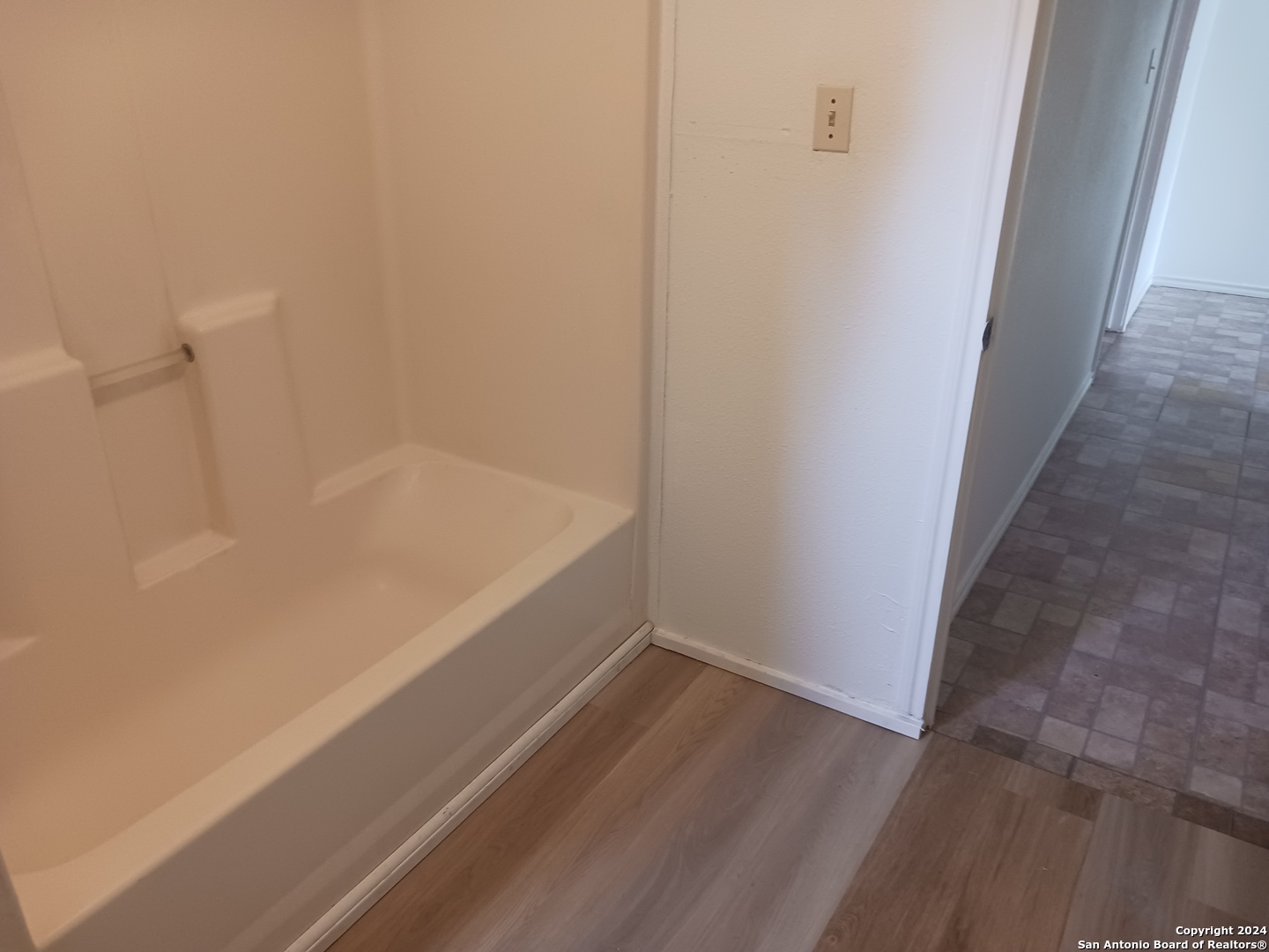 property viewer photo 10