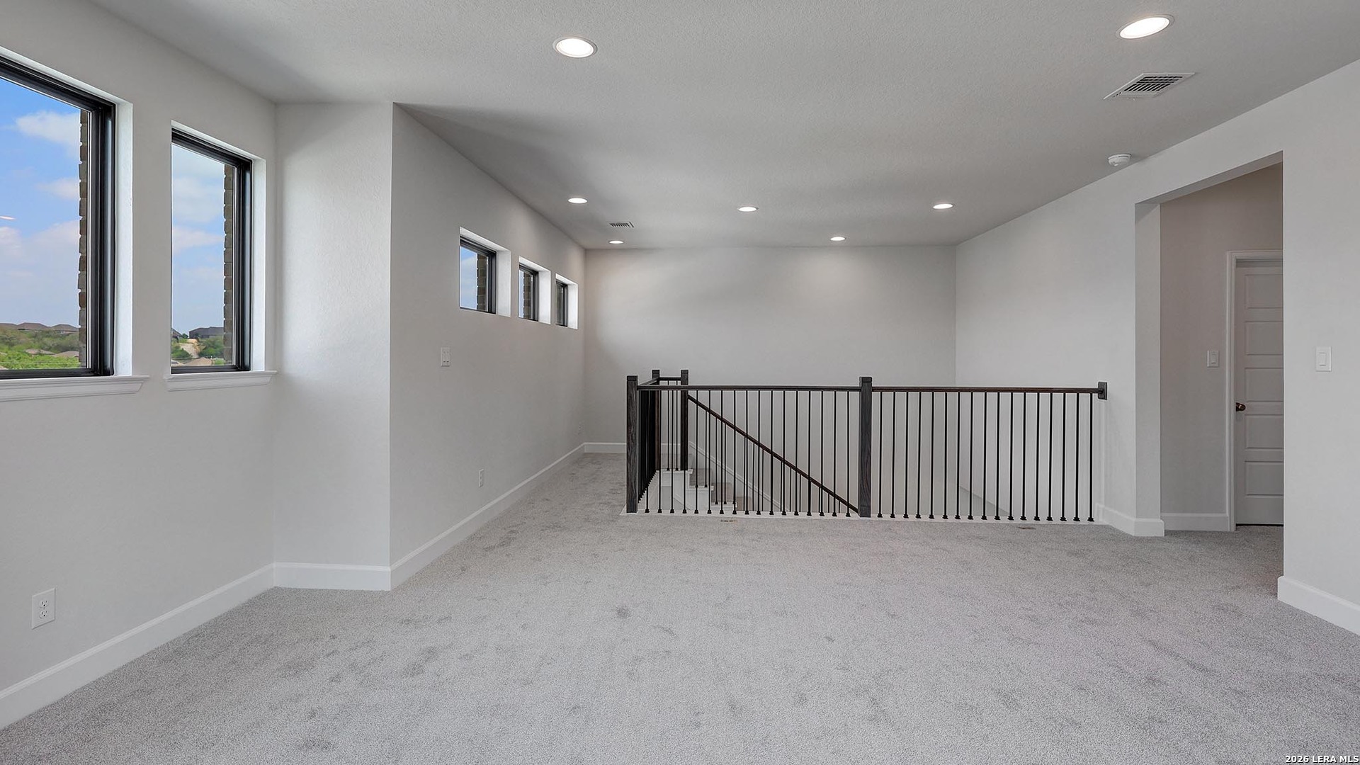 property viewer photo 18