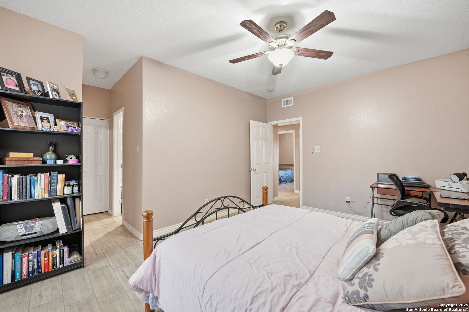 property viewer photo 17