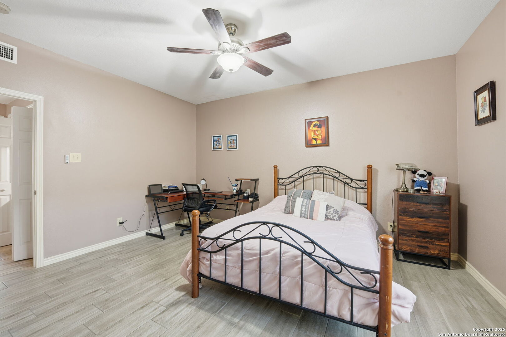 property viewer photo 18