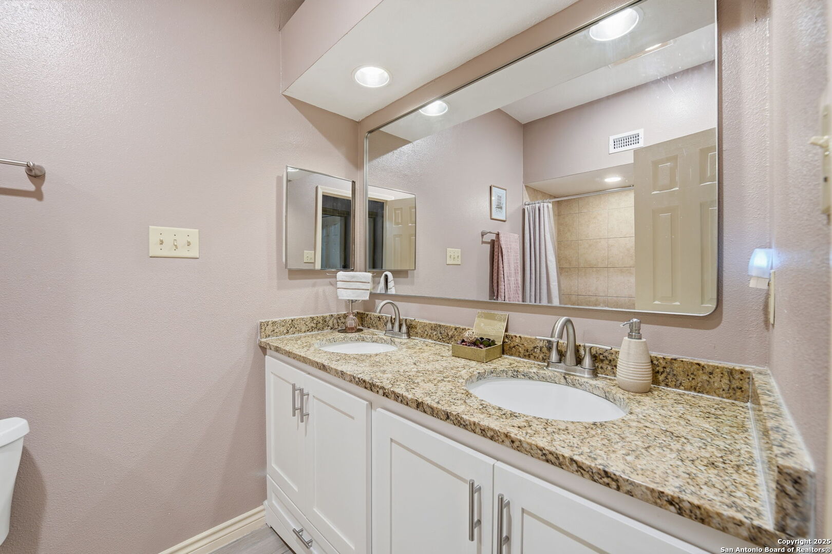 property viewer photo 19