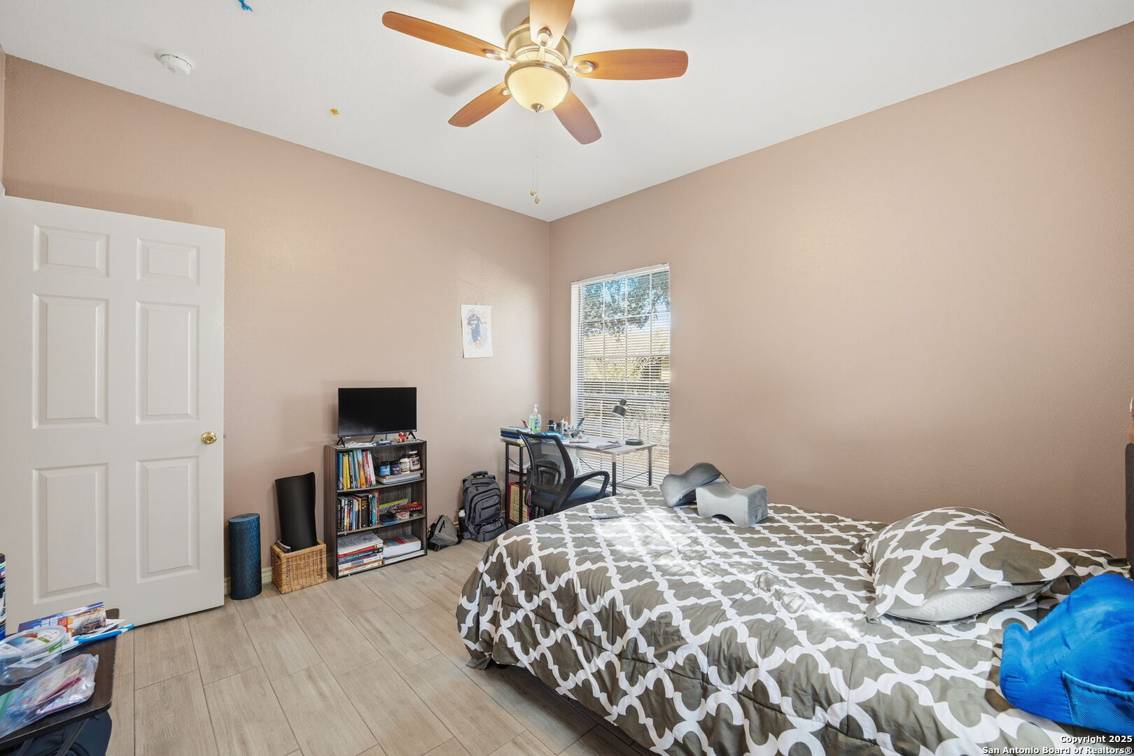 property viewer photo 26