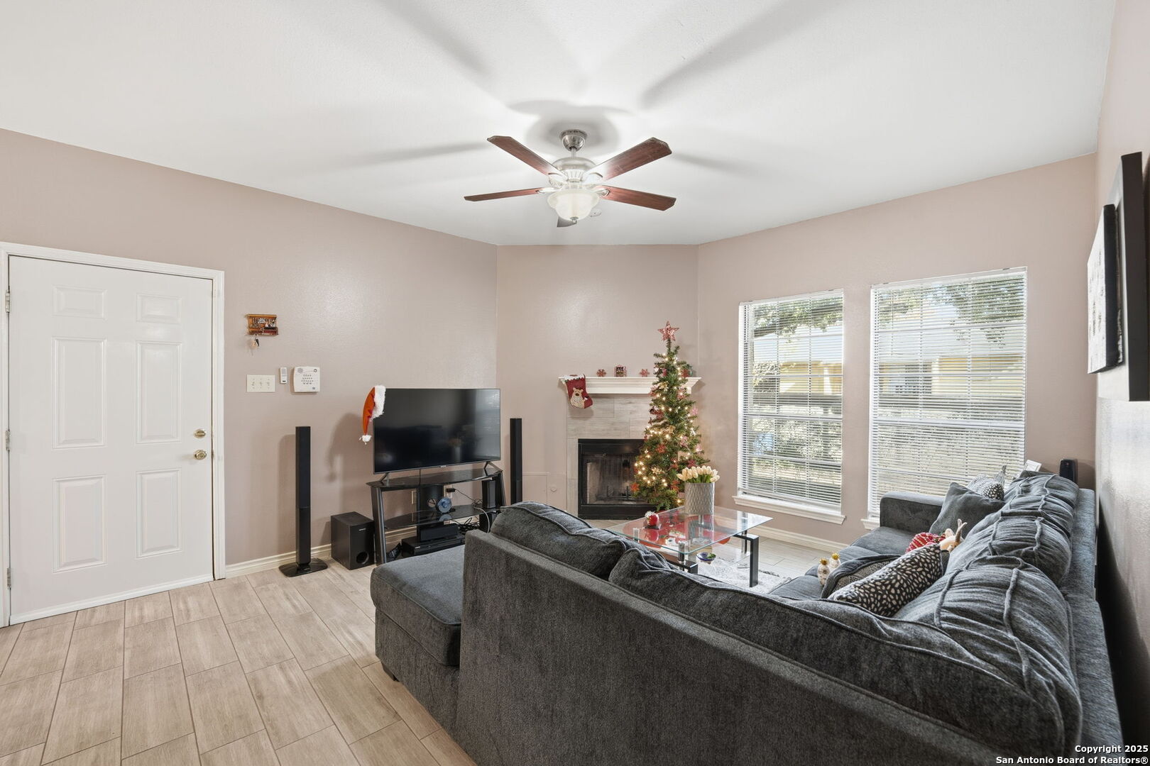 property viewer photo 9