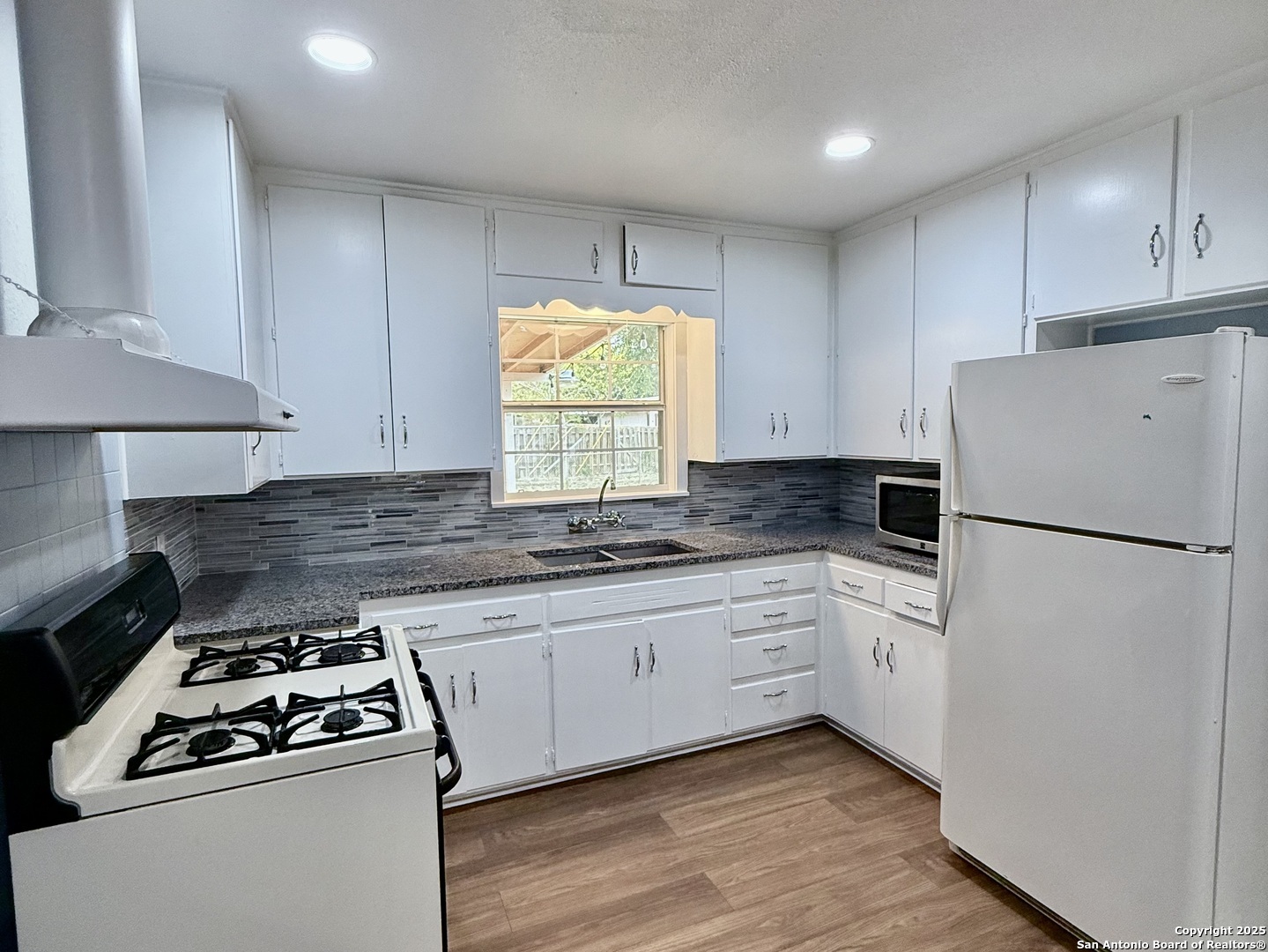 property viewer photo 2