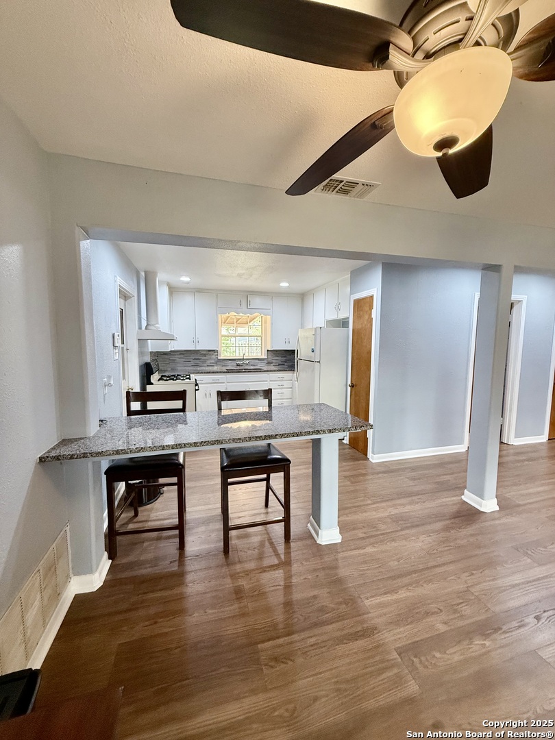 property viewer photo 7