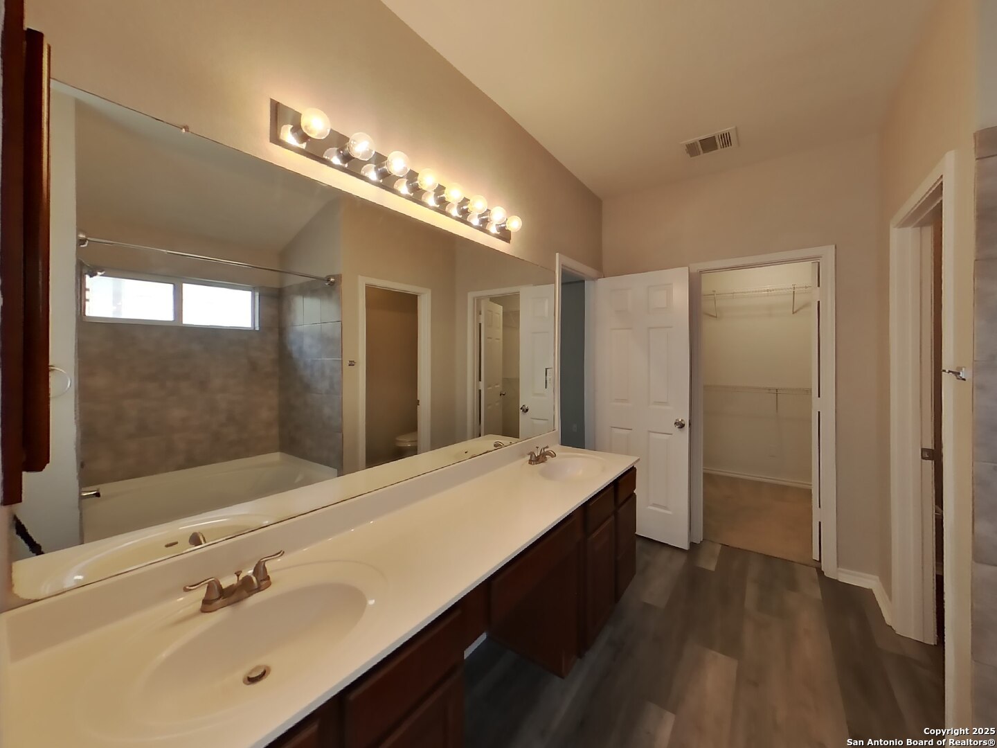property viewer photo 7
