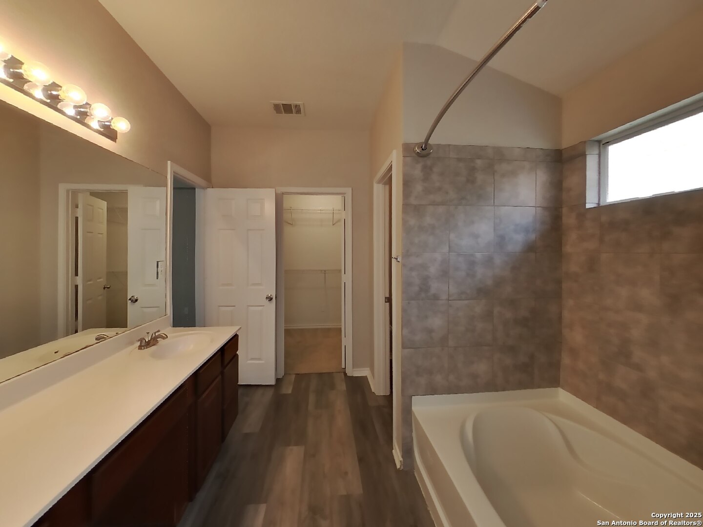 property viewer photo 8