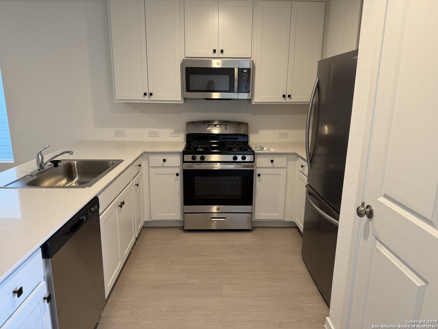 main property photo 0