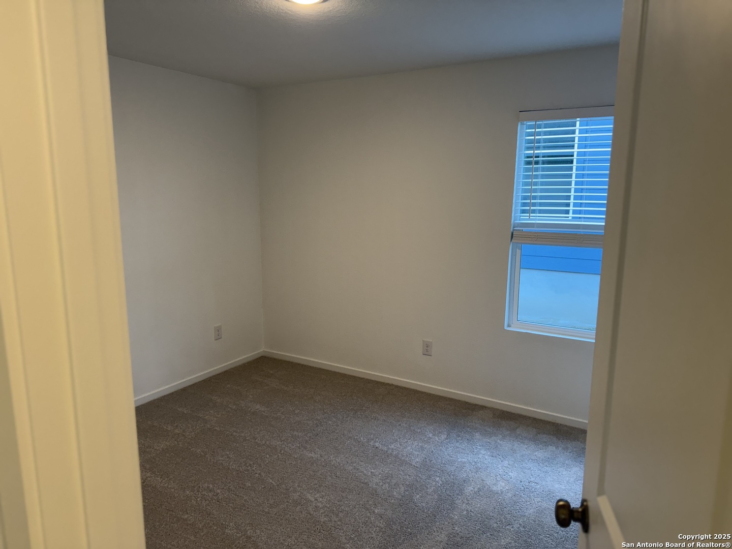 property viewer photo 3