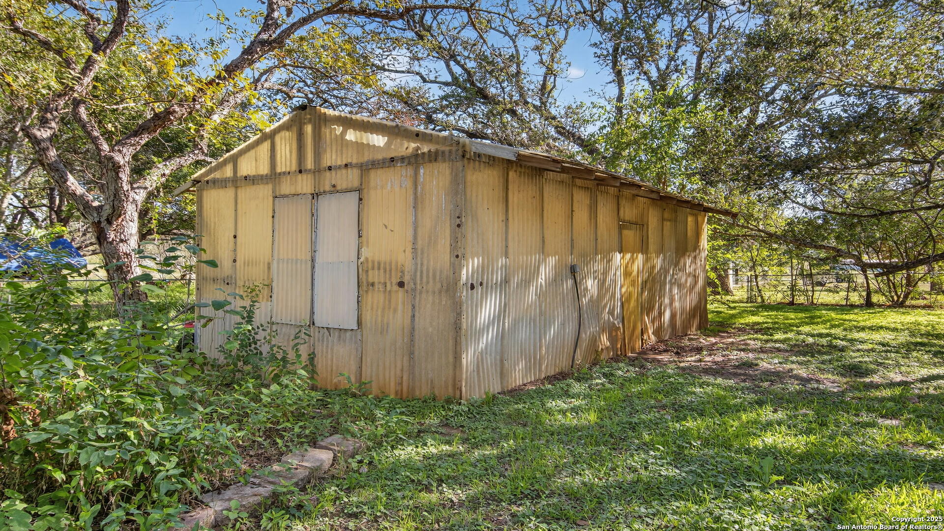 main property photo 16
