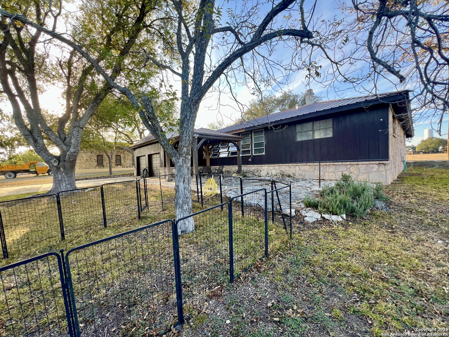 main property photo 44
