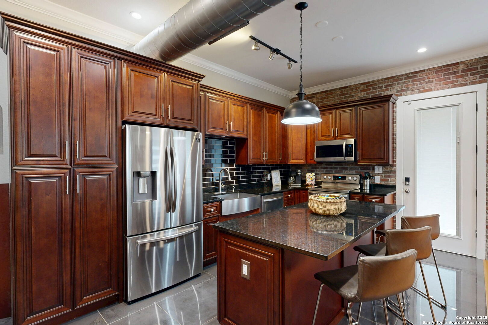 main property photo 16