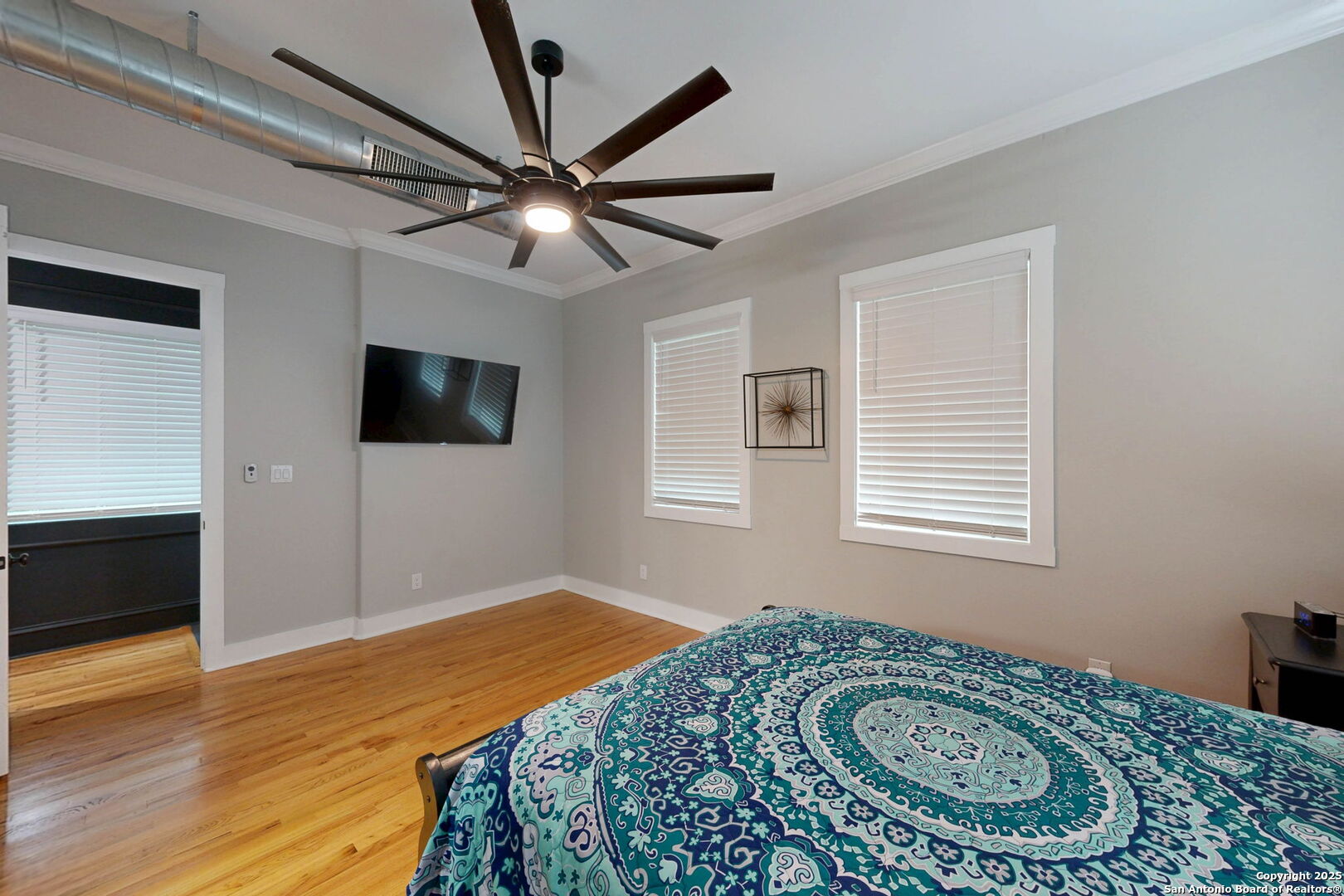 main property photo 32