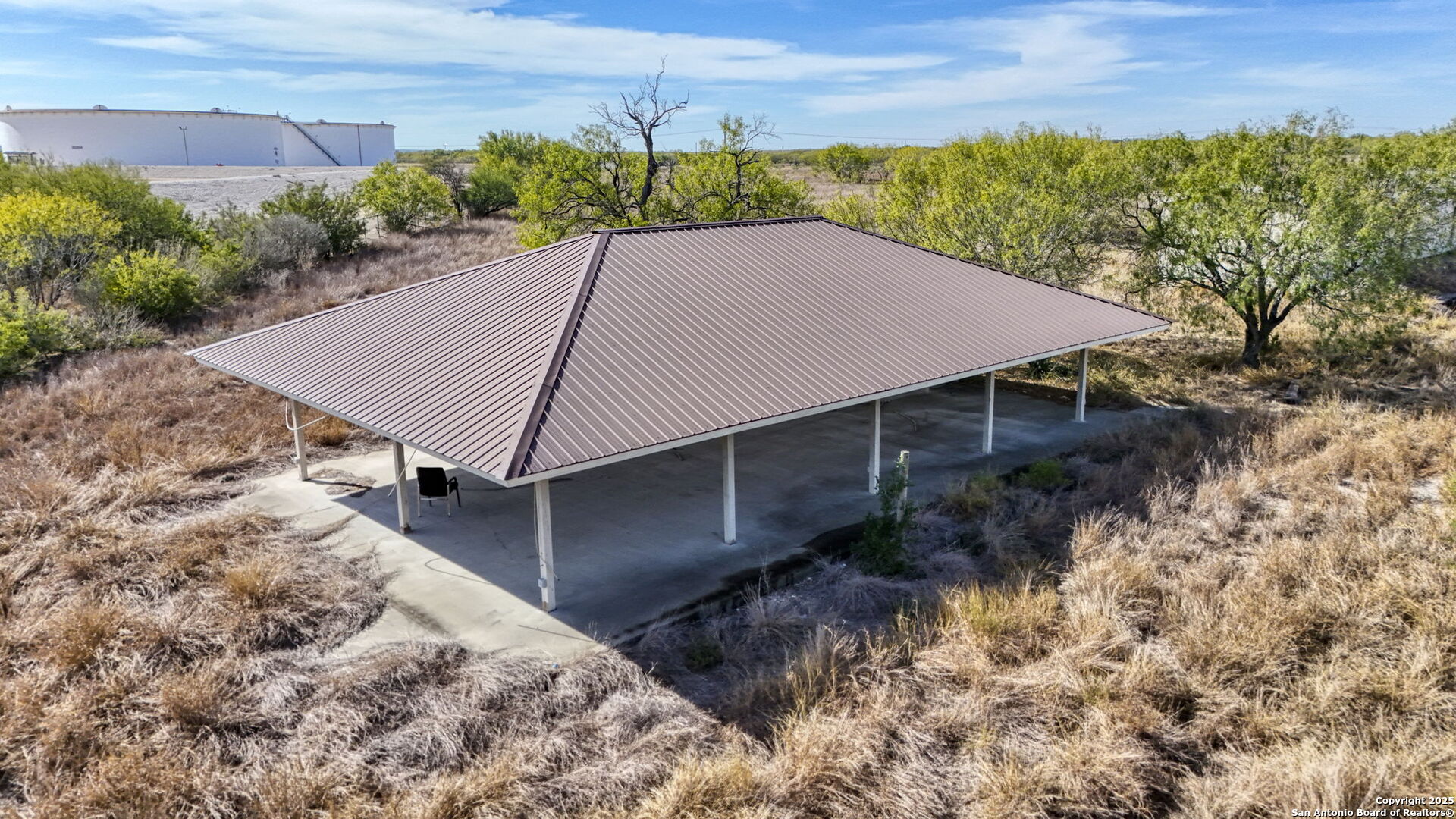 main property photo 11
