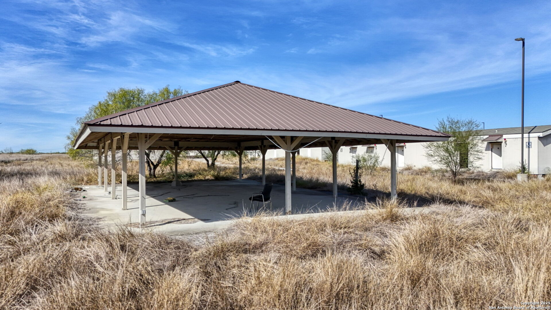 main property photo 33