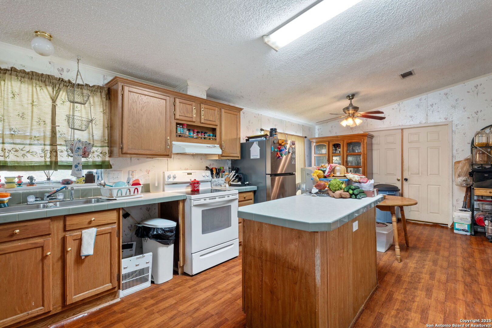main property photo 9