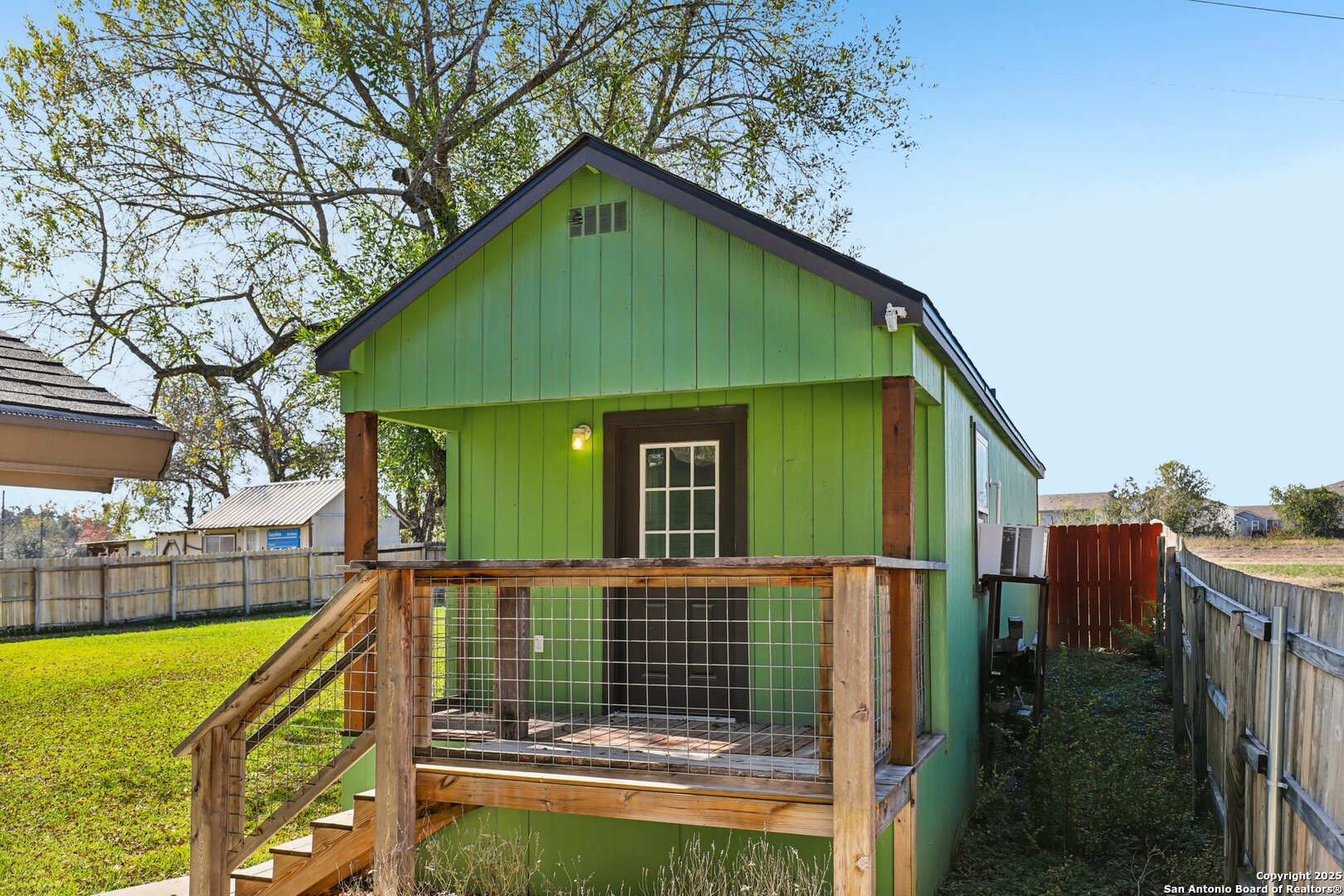 main property photo 30