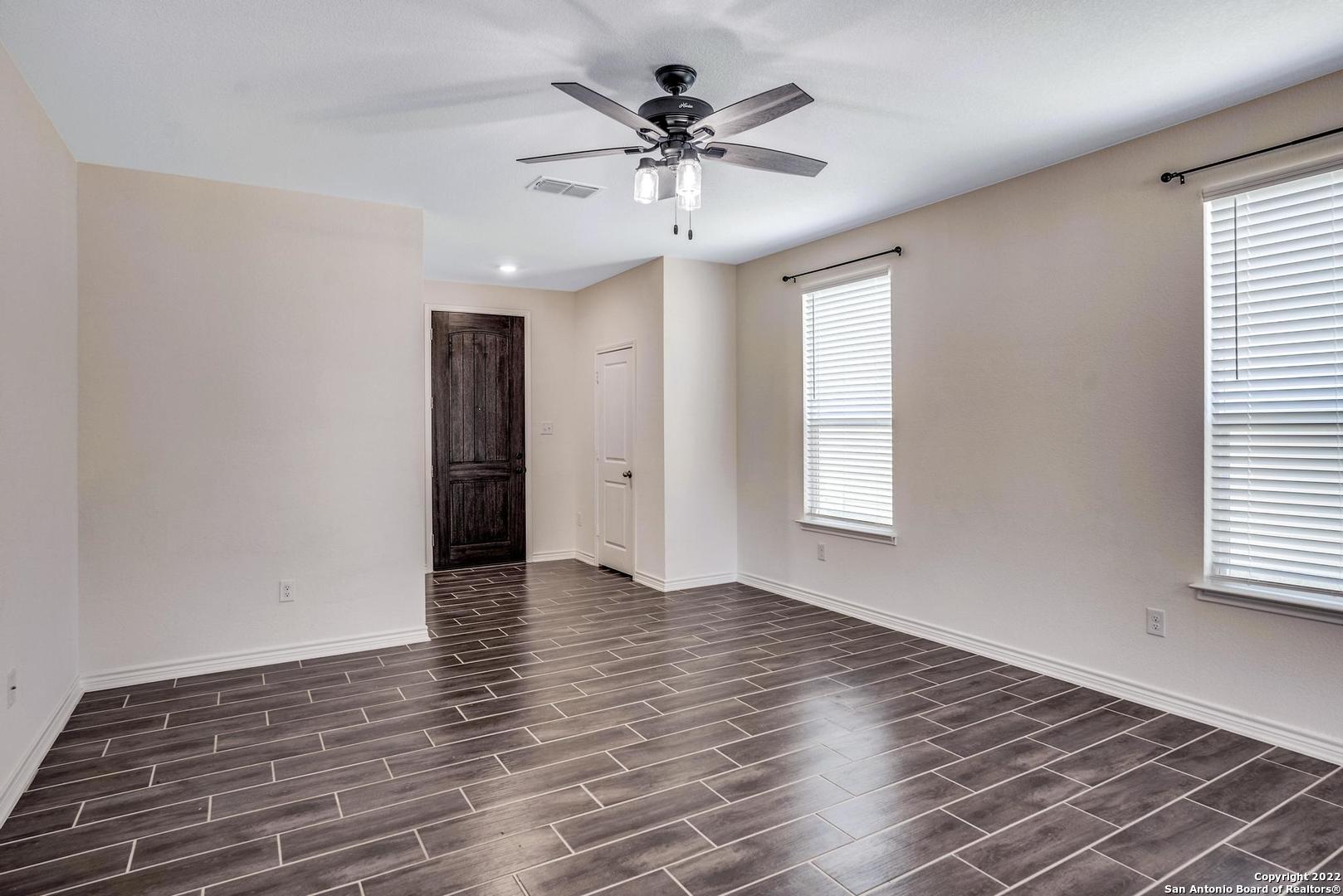 property viewer photo 3