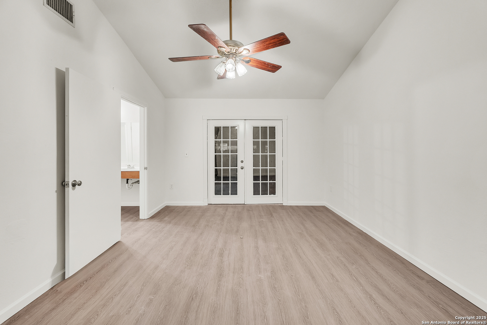 property viewer photo 23