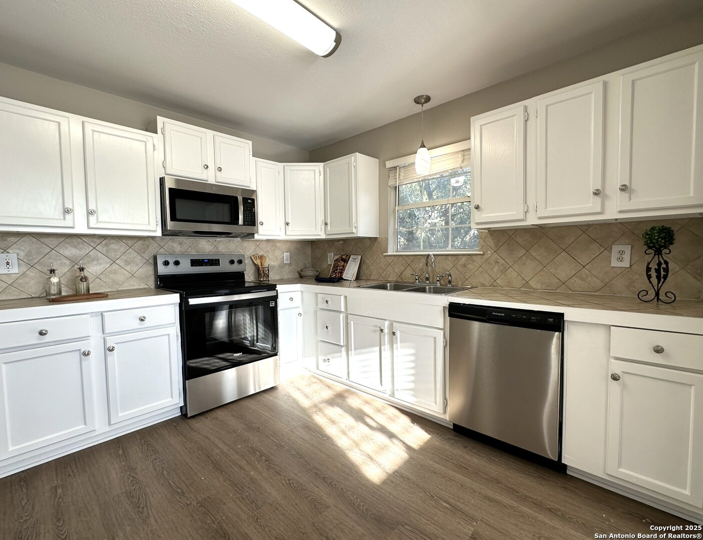 property viewer photo 2
