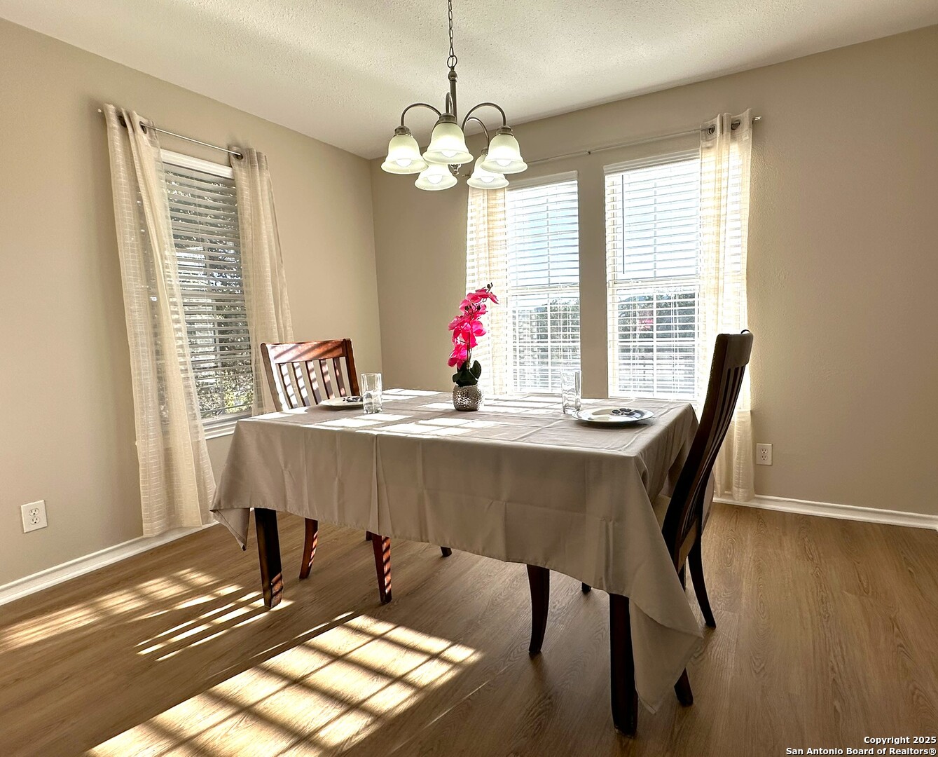 property viewer photo 3