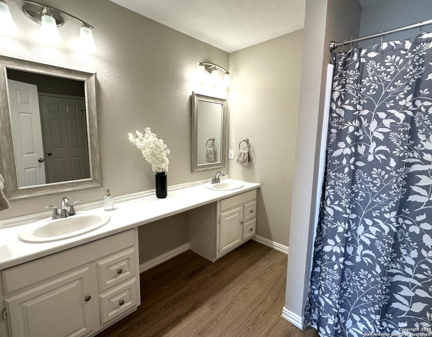 property viewer photo 5