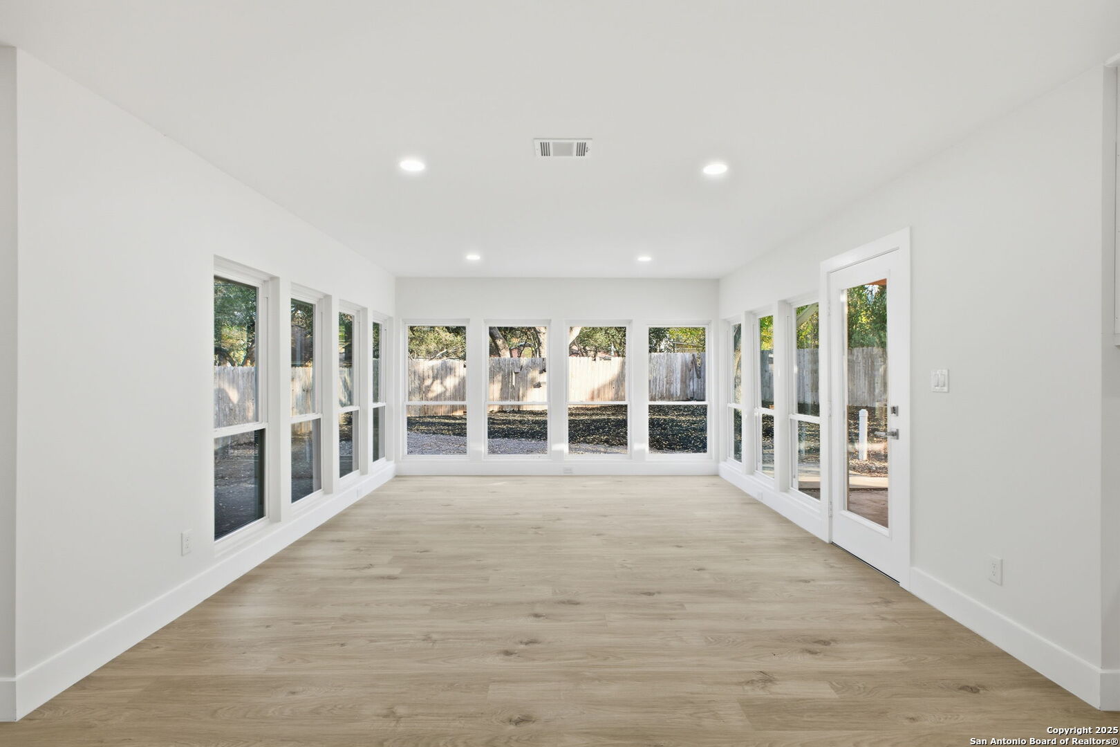 property viewer photo 11