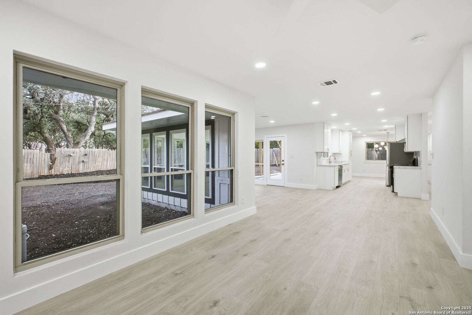 property viewer photo 12