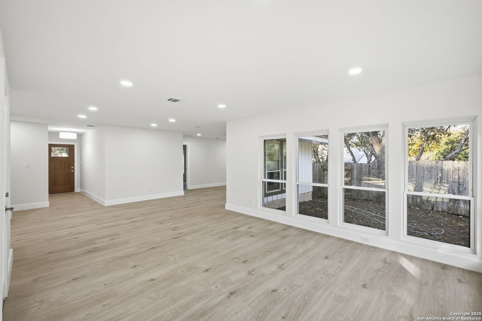 property viewer photo 13