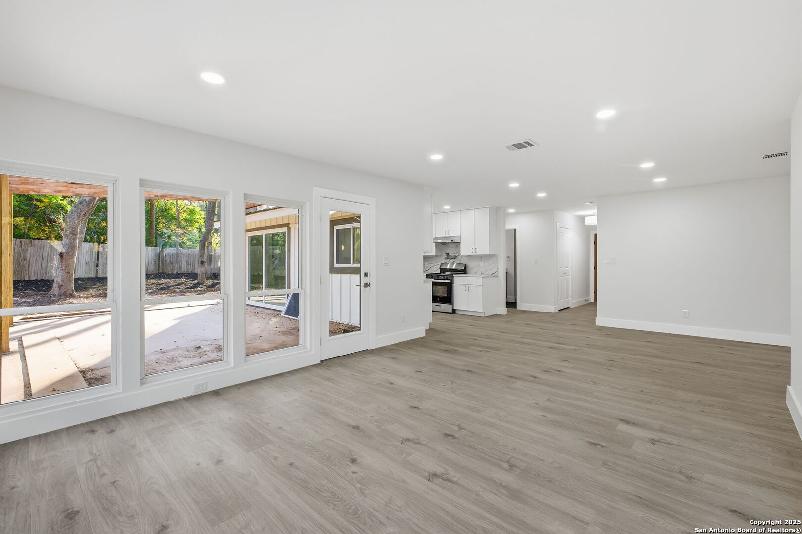 property viewer photo 17