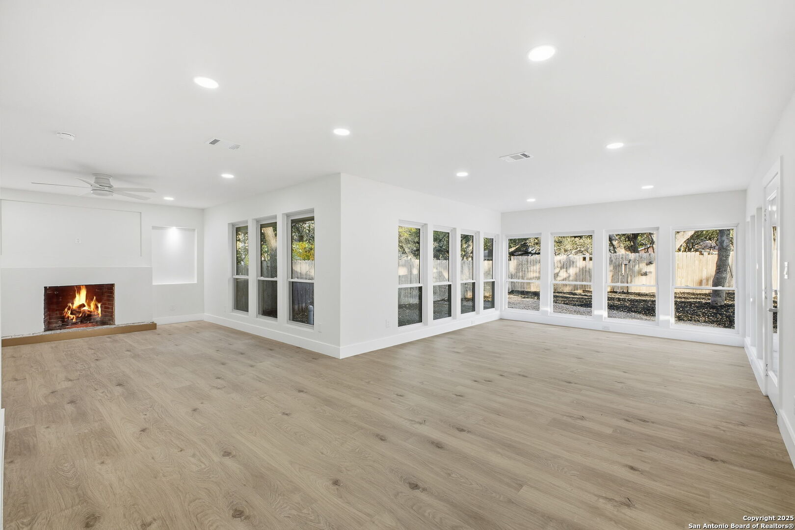 property viewer photo 19