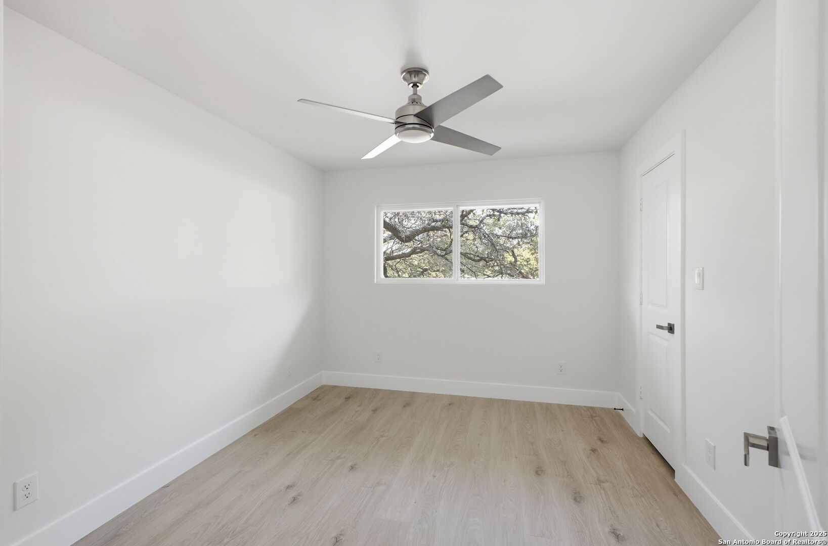 property viewer photo 21