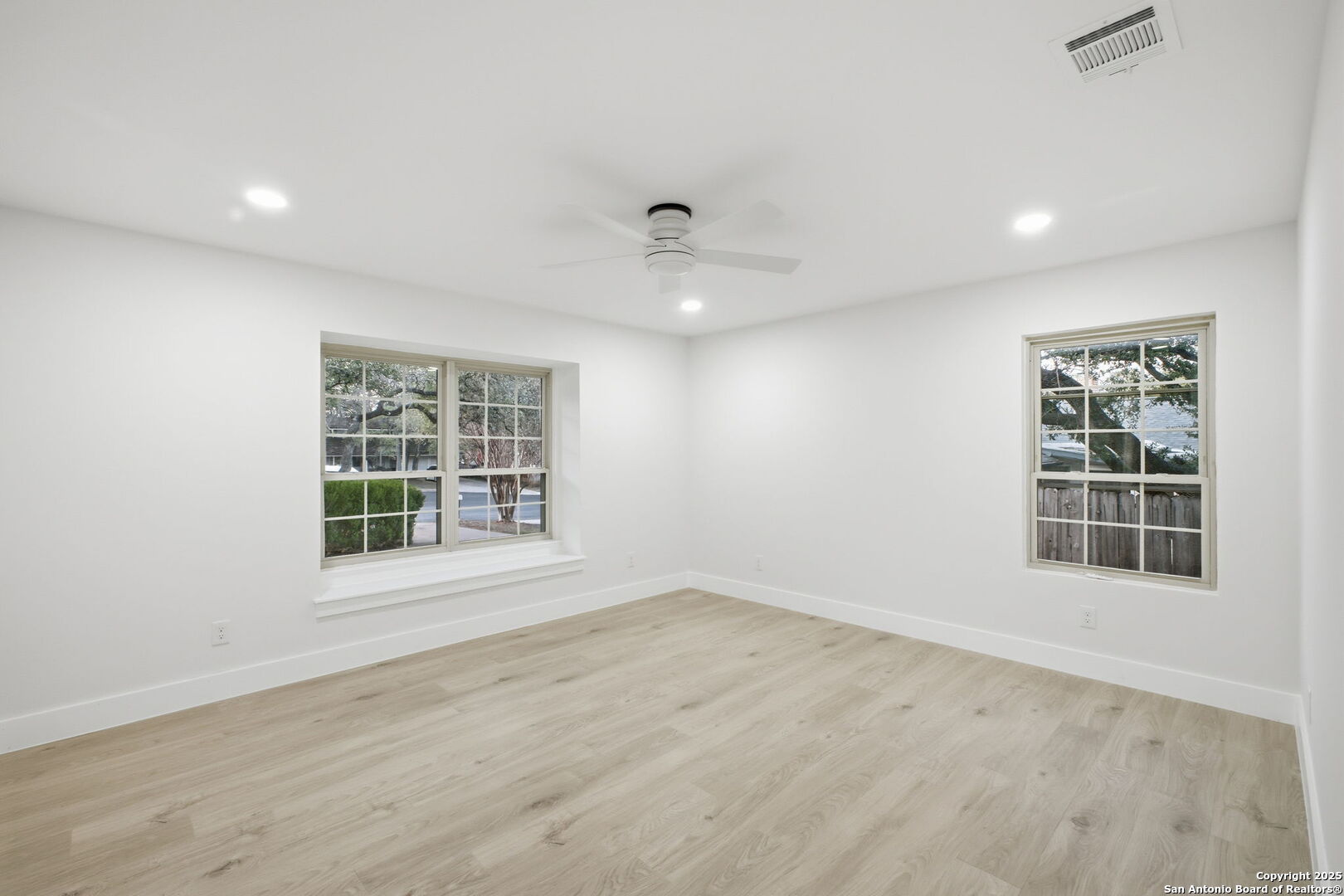 property viewer photo 22
