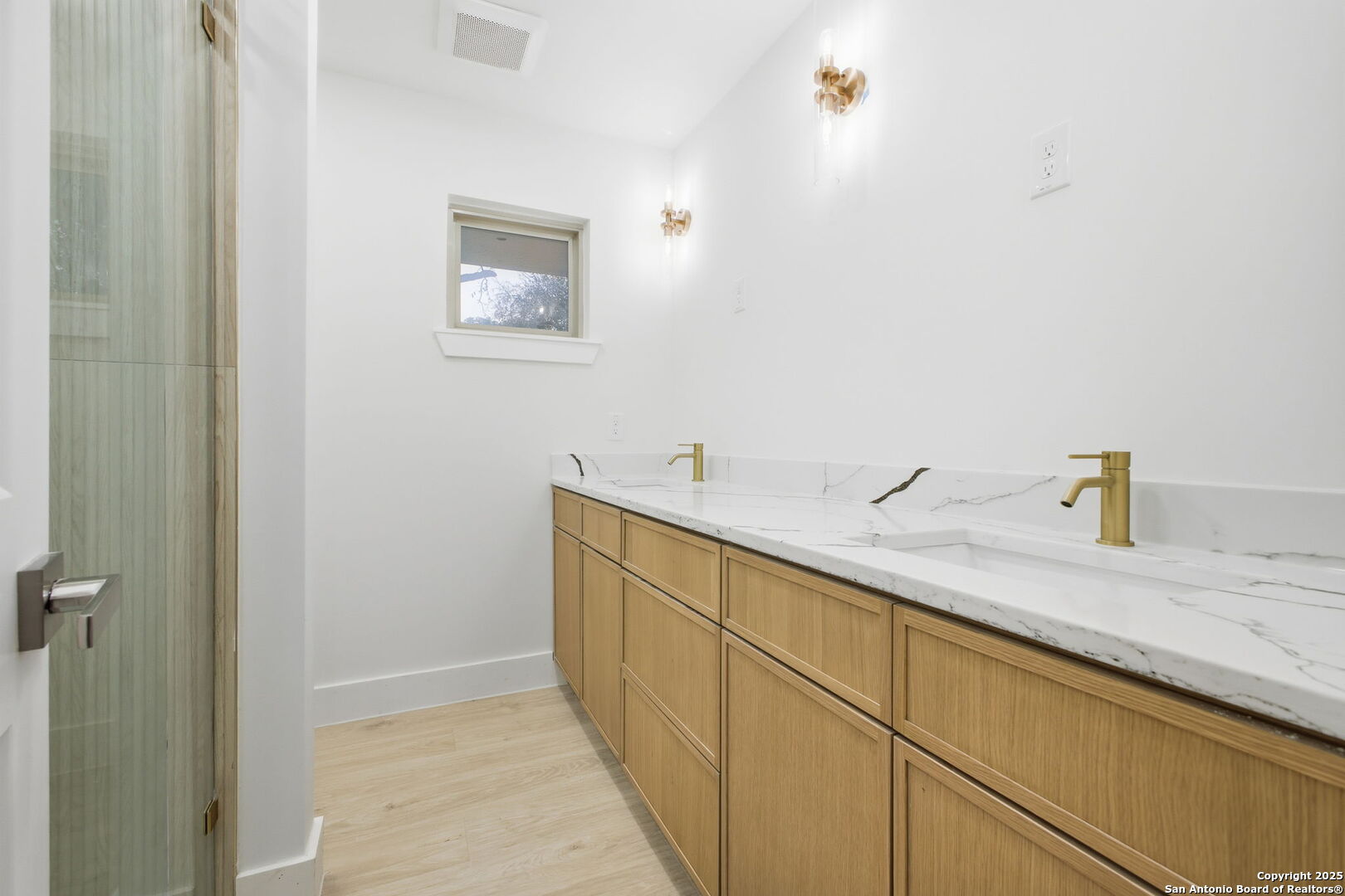 property viewer photo 25