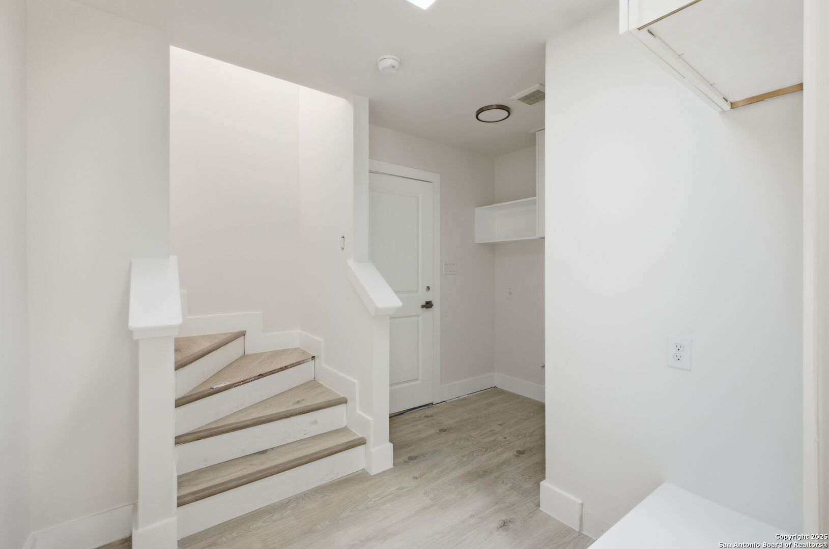 property viewer photo 27