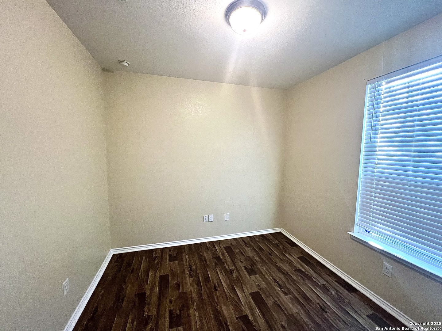 property viewer photo 10