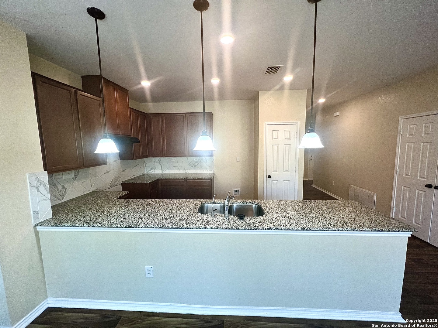property viewer photo 3