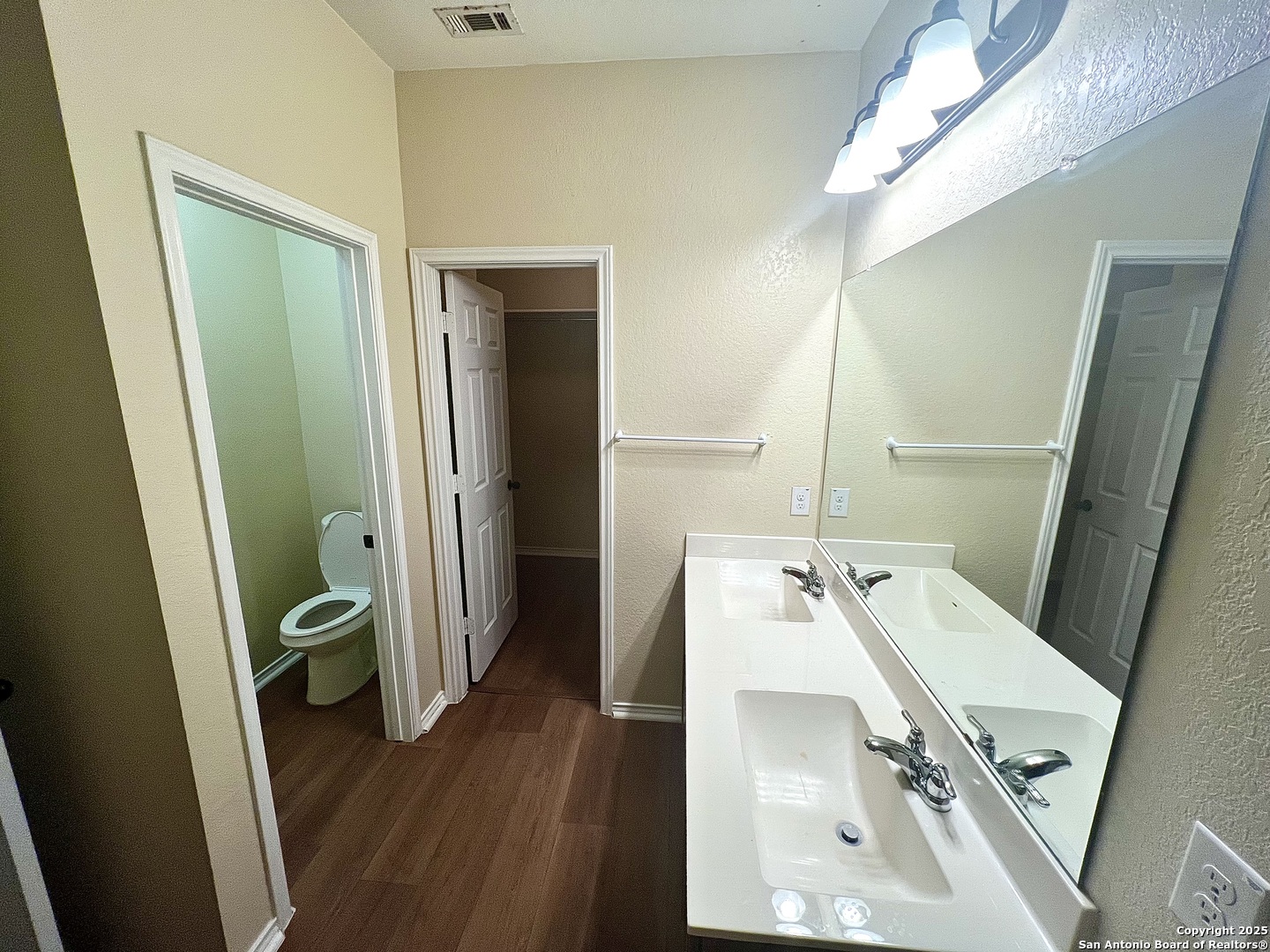 property viewer photo 7