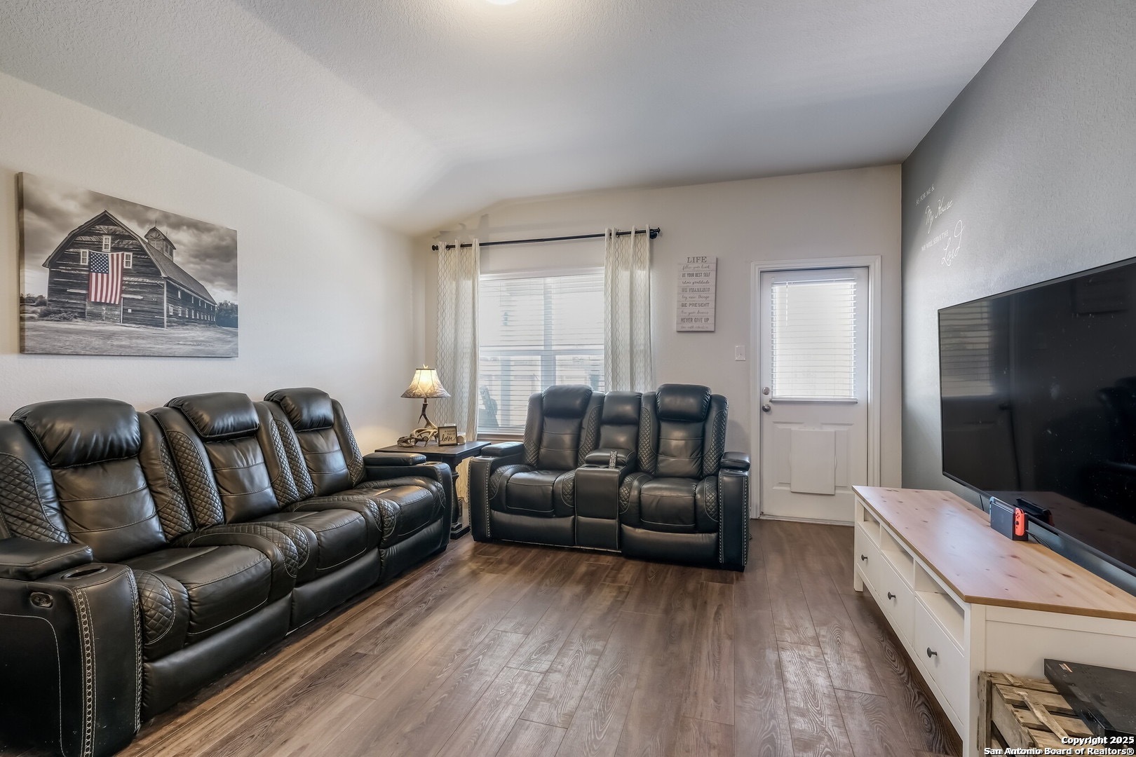 property viewer photo 4